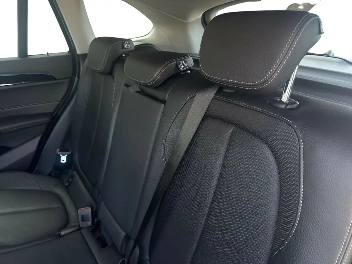 2019-bmw-x1-big-18