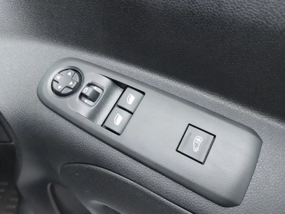 2024-peugeot-partner-15-bluehdi-professional-100pseu6d-big-11