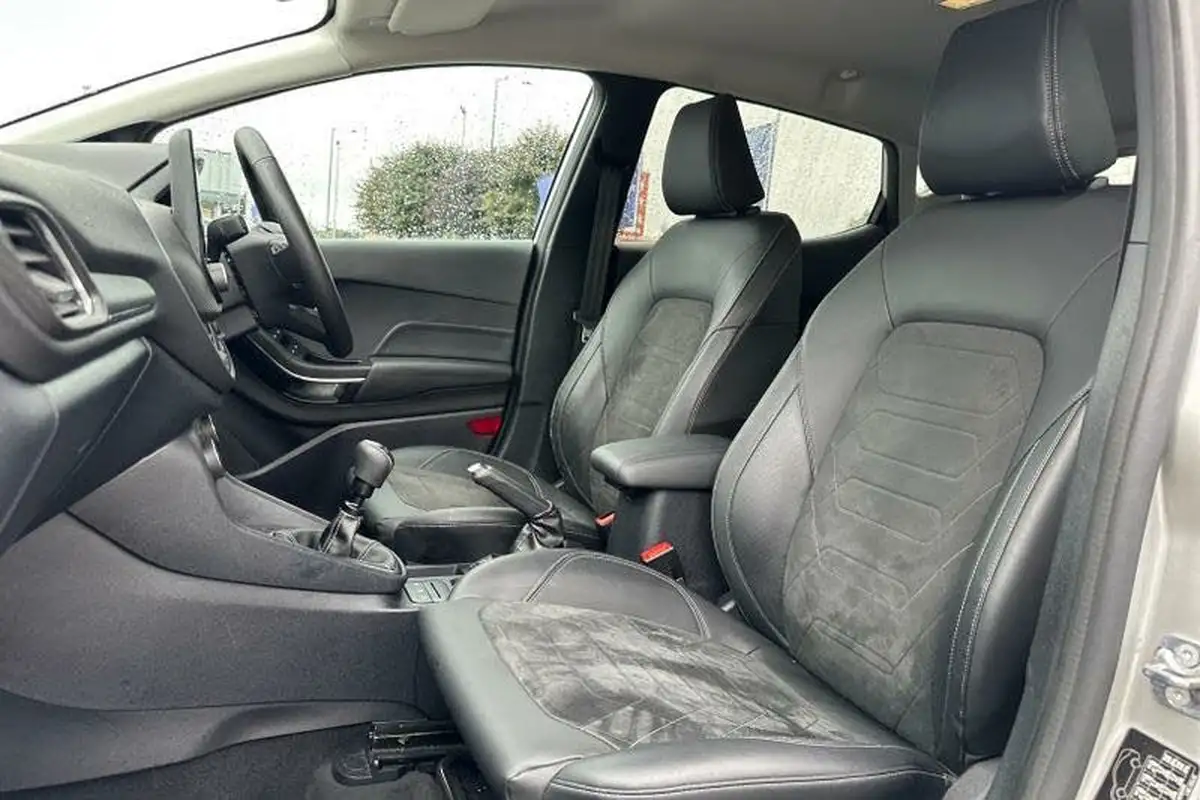 2022-ford-fiesta-10t-titanium-vignale-125ps-hybrid-mhev-big-3