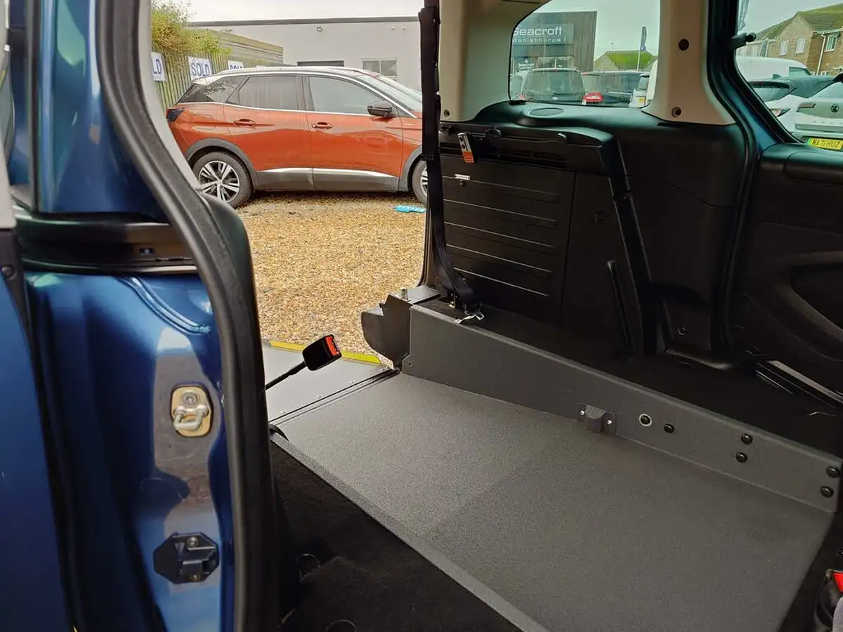 2017-citroen-berlingo-16bluehdi-multispace-feel-102ps-ss-etg6-big-18