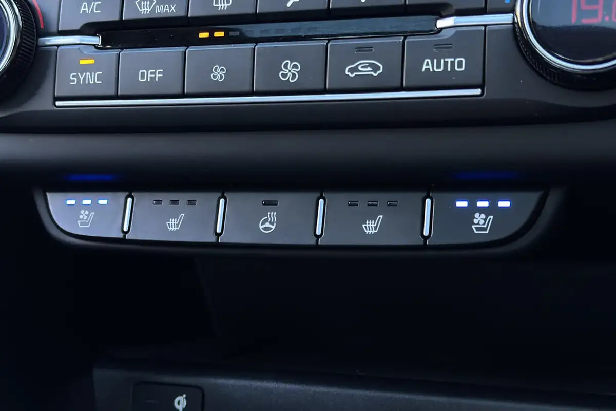 2022-kia-xceed-15-t-gdi-4-big-37