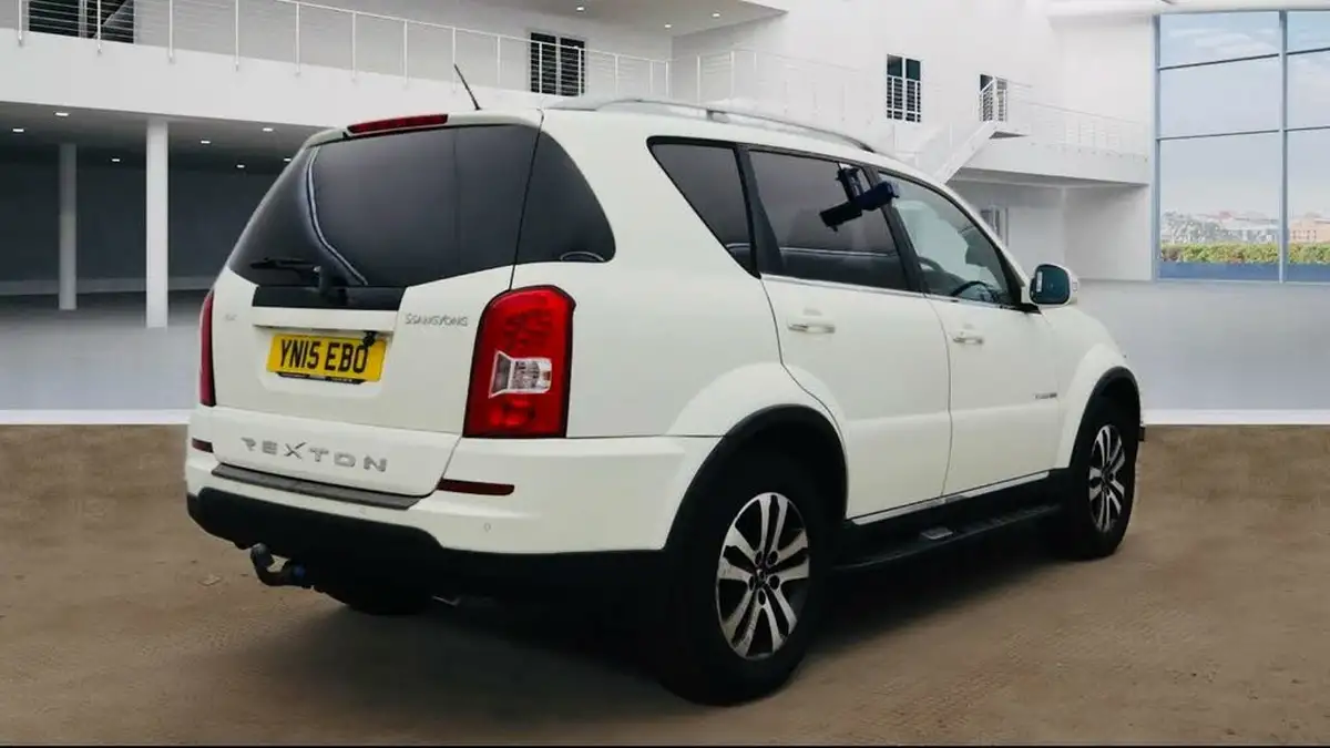 2015-kgm-ssangyong-rexton-w-20td-ex-big-3