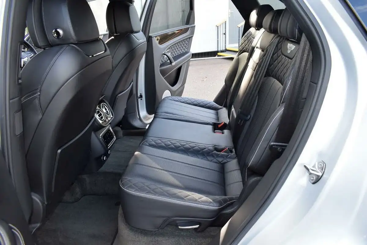 2016-bentley-bentayga-60-w12-big-35