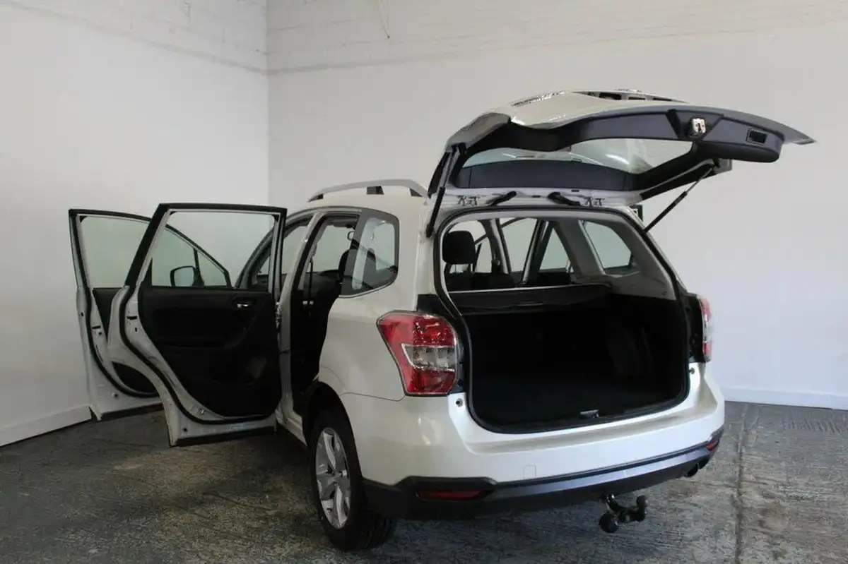 2014-subaru-forester-20-xe-premium-lineartronic-big-14
