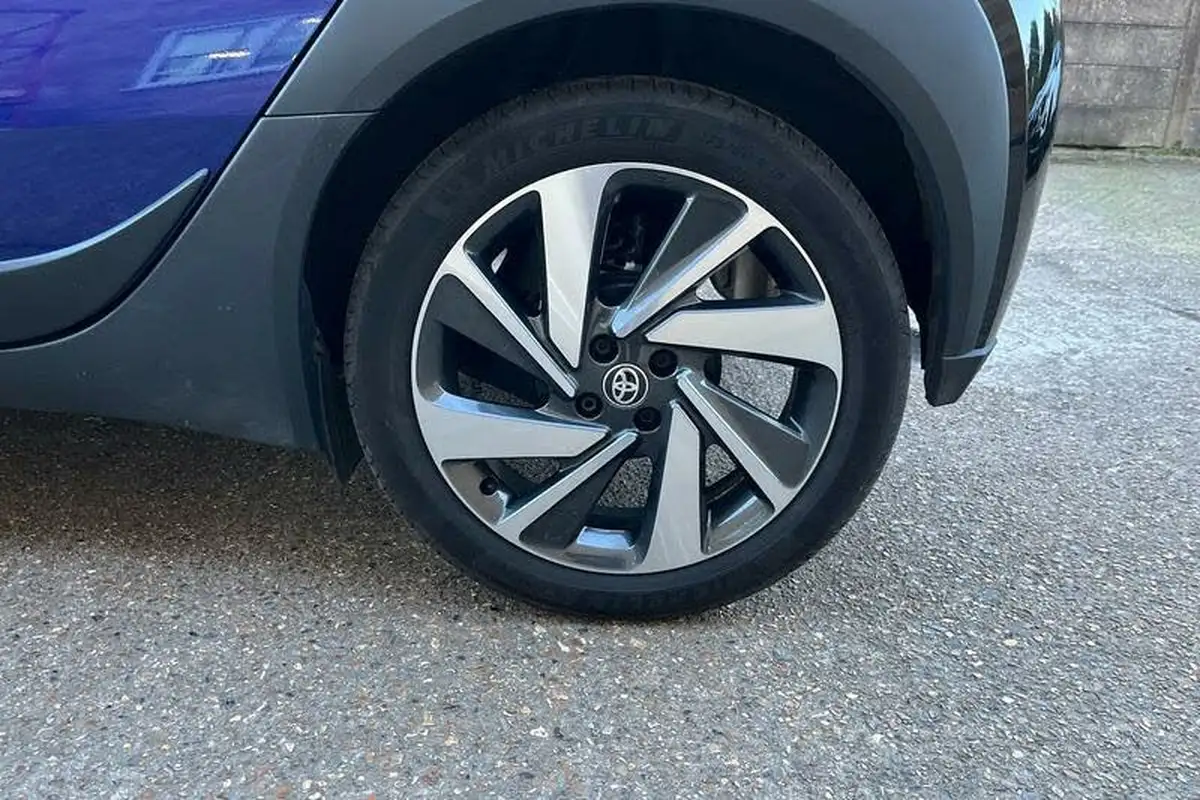 2023-toyota-aygo-x-10-vvt-i-edge-cvt-big-7