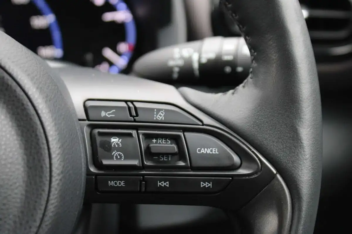 2021-toyota-yaris-cross-15-vvt-i-excel-big-28