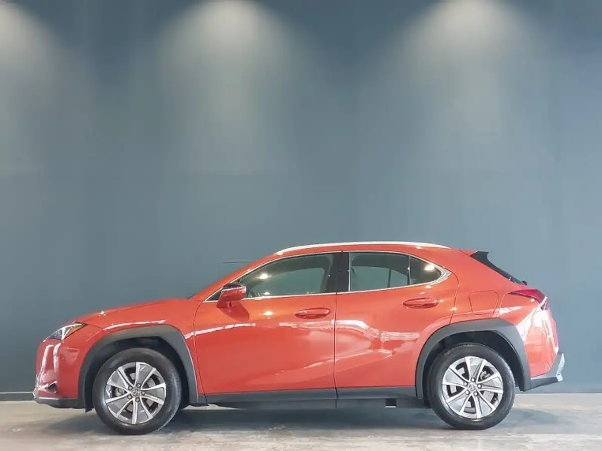 2024-lexus-ux-300e-e-ux-728kwh-big-3
