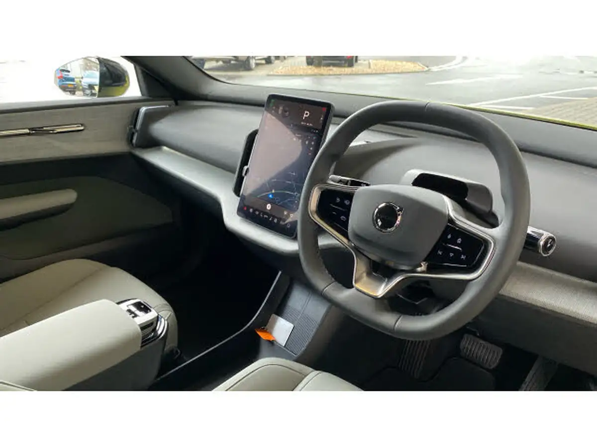 2024-volvo-ex30-e-twin-plus-big-4