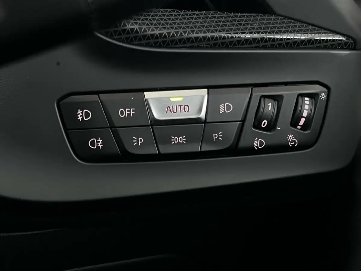 2021-bmw-1-series-15-118i-sport-lcp-big-21