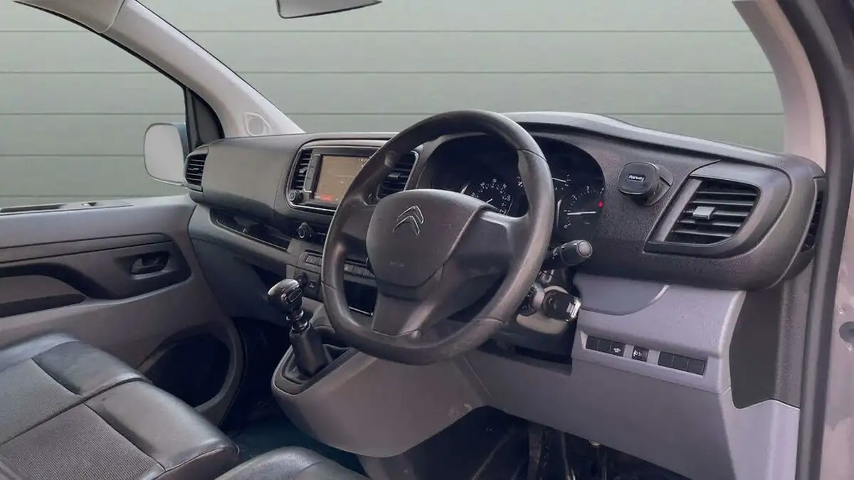 2019-citroen-dispatch-16bluehdi-x-m-1000-115pseu6-ss-big-19