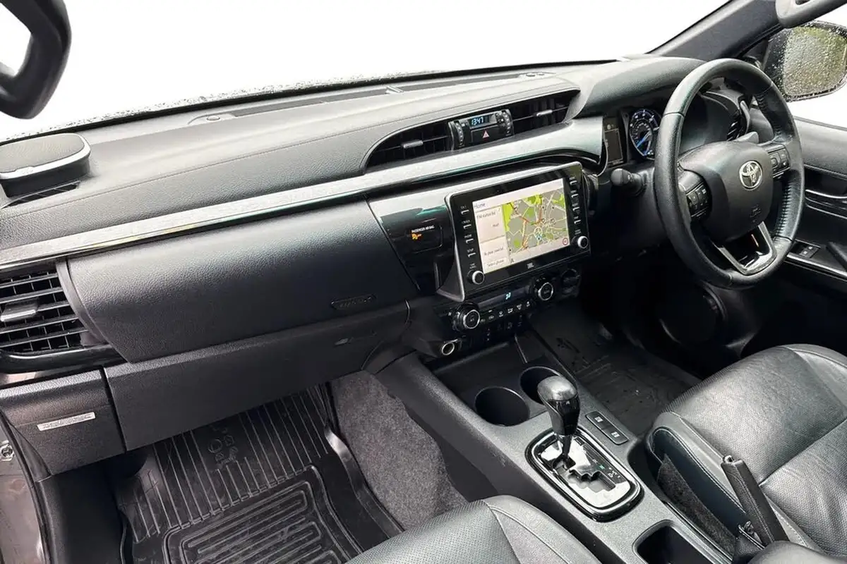 2021-toyota-hi-lux-28d-4d-invincible-x-at35-204hpeu6dt-e-big-14