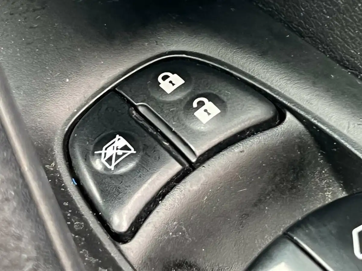 2015-nissan-qashqai-12-n-tec-big-54