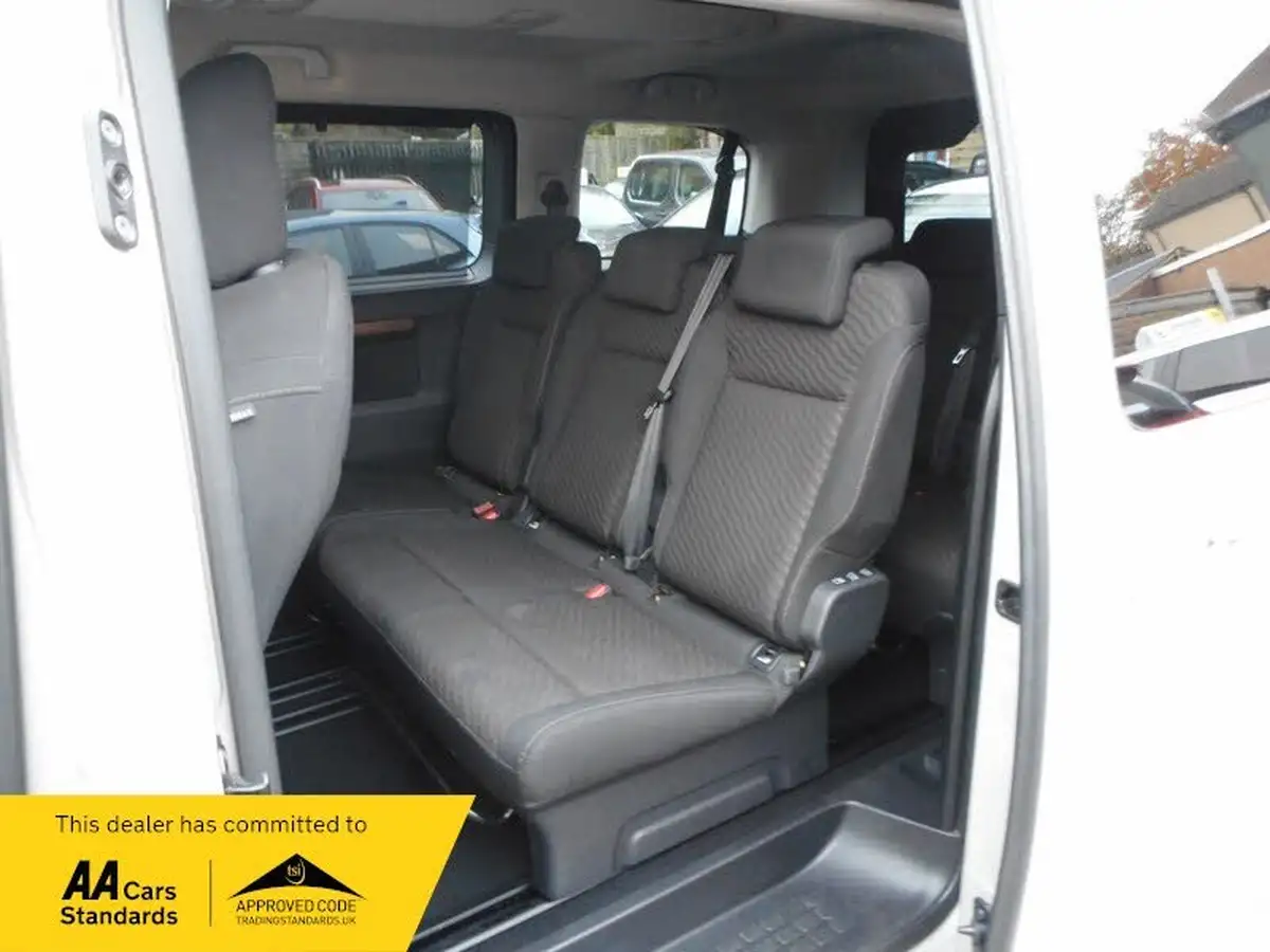 2019-toyota-proace-big-10