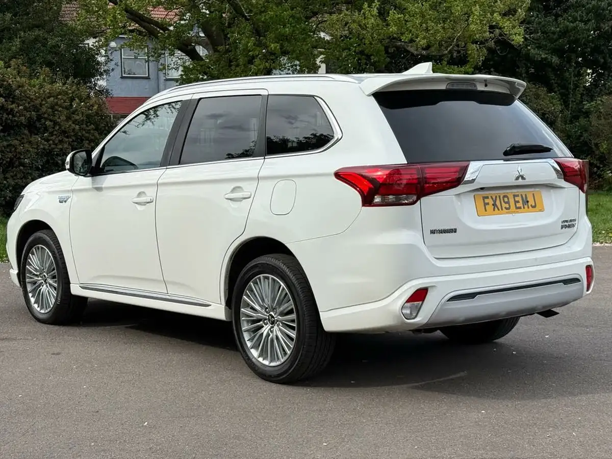 2019-mitsubishi-outlander-24-4h-phev-big-7