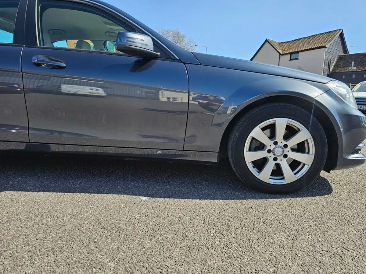2013-mercedes-benz-c-class-21cdi-c220-cdi-executive-se-170bhp-saloon-4d-7g-tronic-plus-big-42