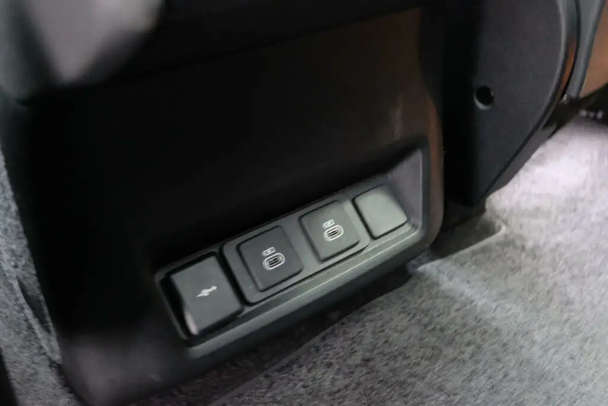 2024-land-rover-discovery-30-d300-dynamic-se-big-28
