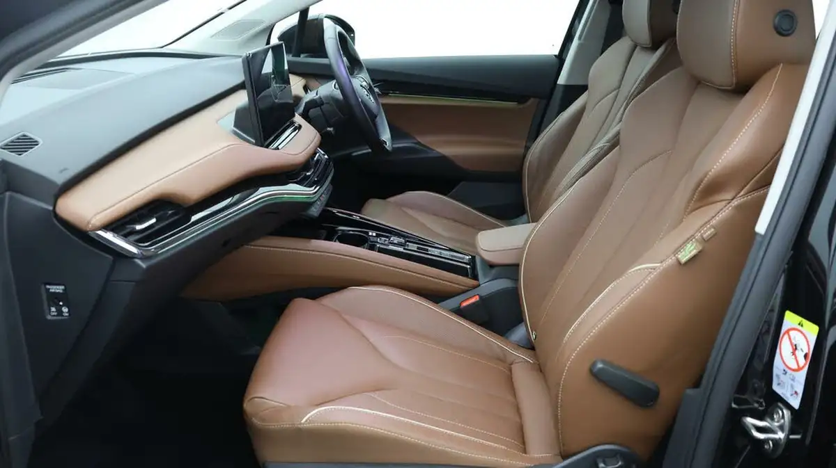 2023-skoda-enyaq-e-60-big-13