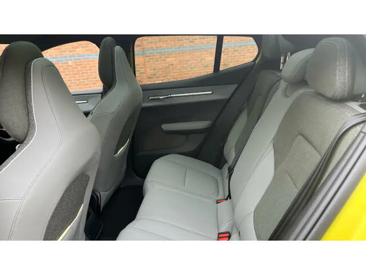 2024-volvo-ex30-e-single-motor-ultra-big-28