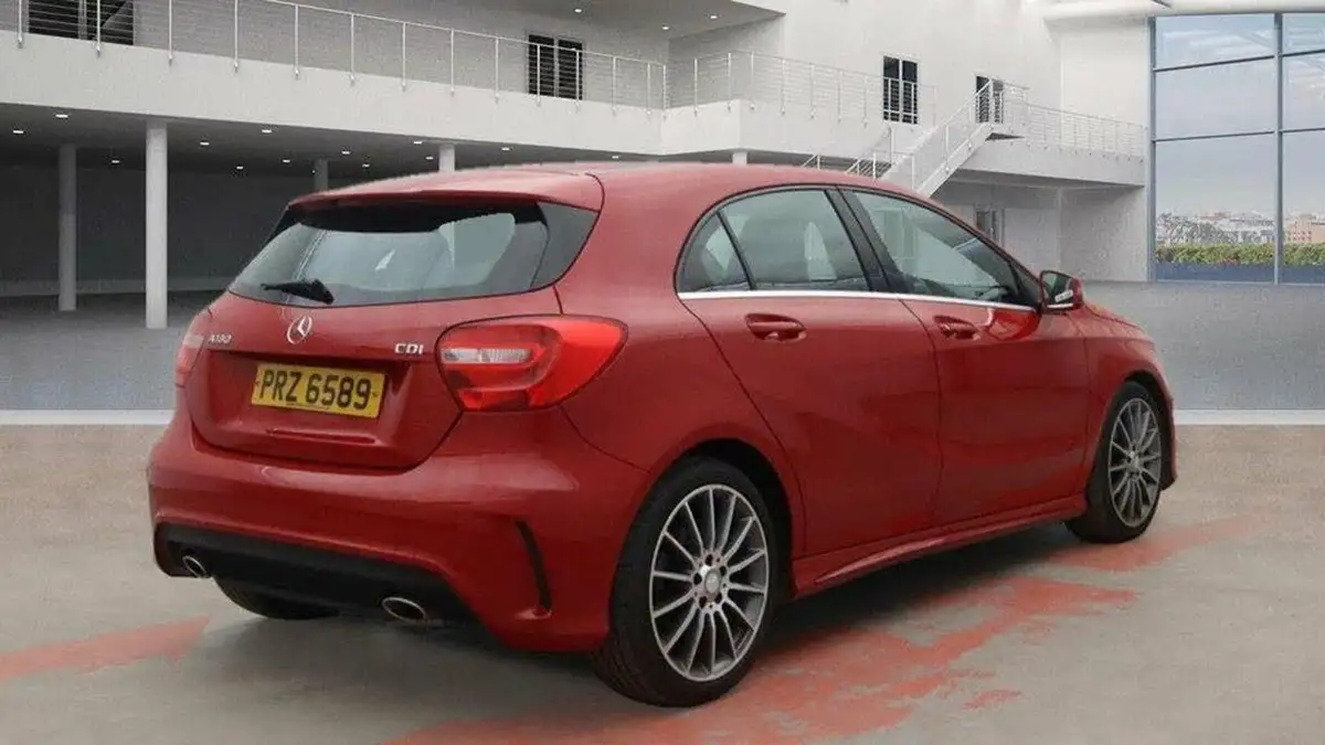 2015-mercedes-benz-a-class-15cdi-a180-amg-sport-big-3