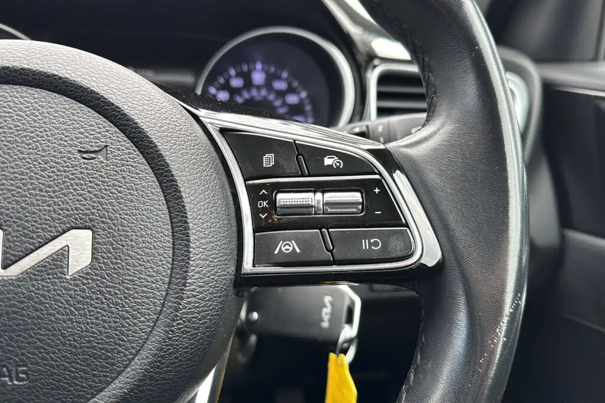2022-kia-ceed-15-t-gdi-3-hatchback-big-16