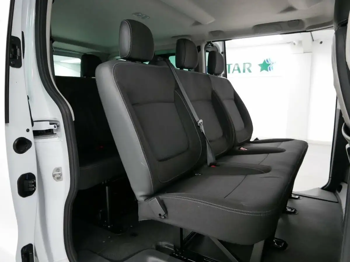 2023-renault-trafic-passenger-20-blue-dci-ll30-170-sport-big-26