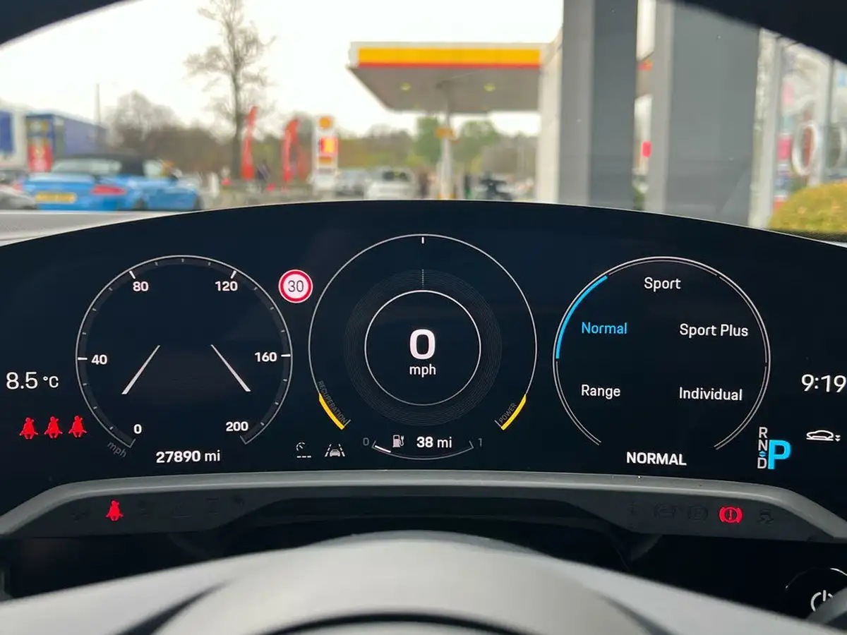 2021-porsche-taycan-e-4s-cross-turismo-awd-big-33