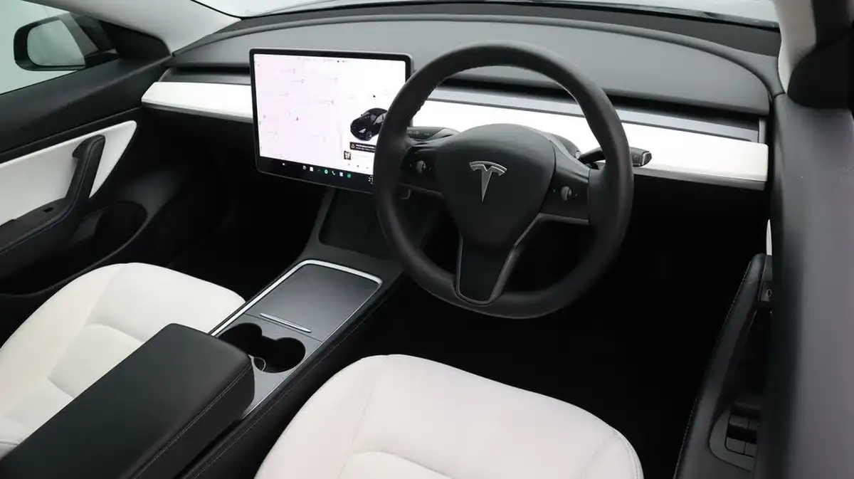 2020-tesla-model-3-e-long-range-big-9