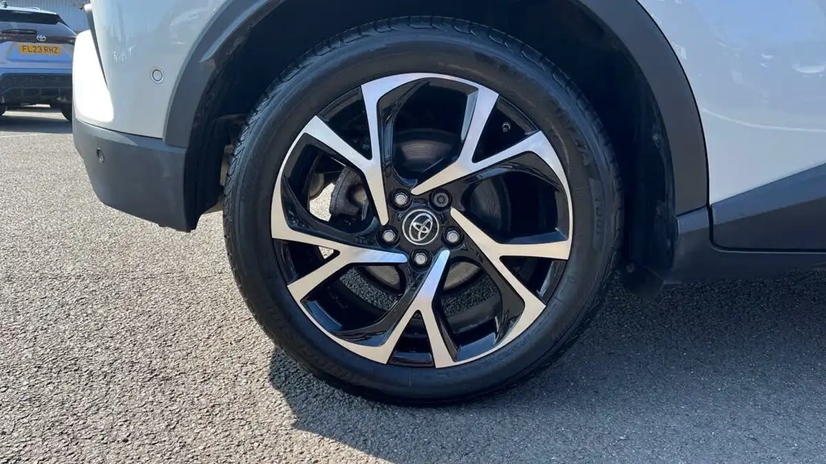 2017-toyota-c-hr-18-vvt-i-dynamic-big-25