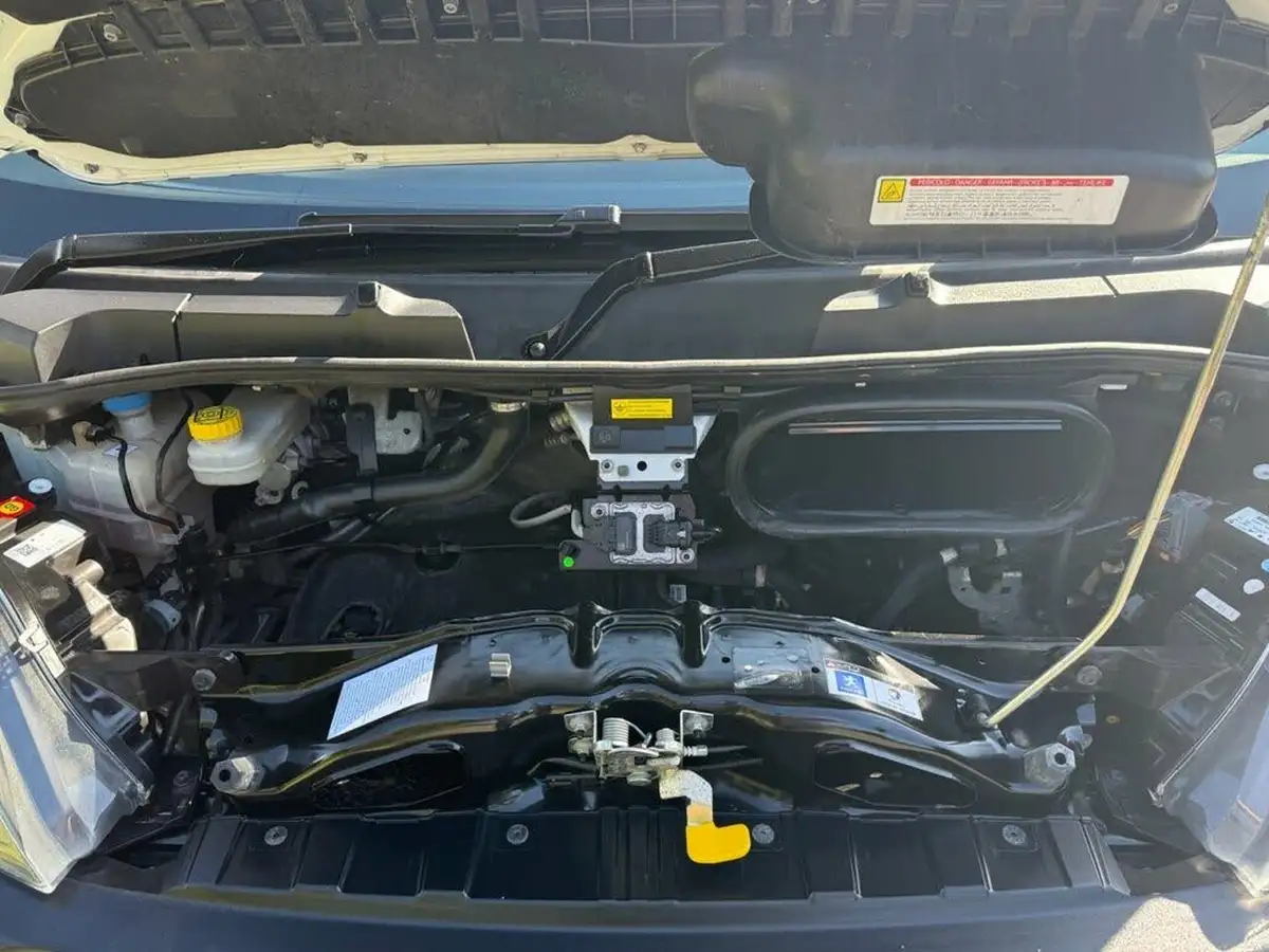 2022-peugeot-boxer-22-bluehdi-professional-335-l3-h2-panel-big-16