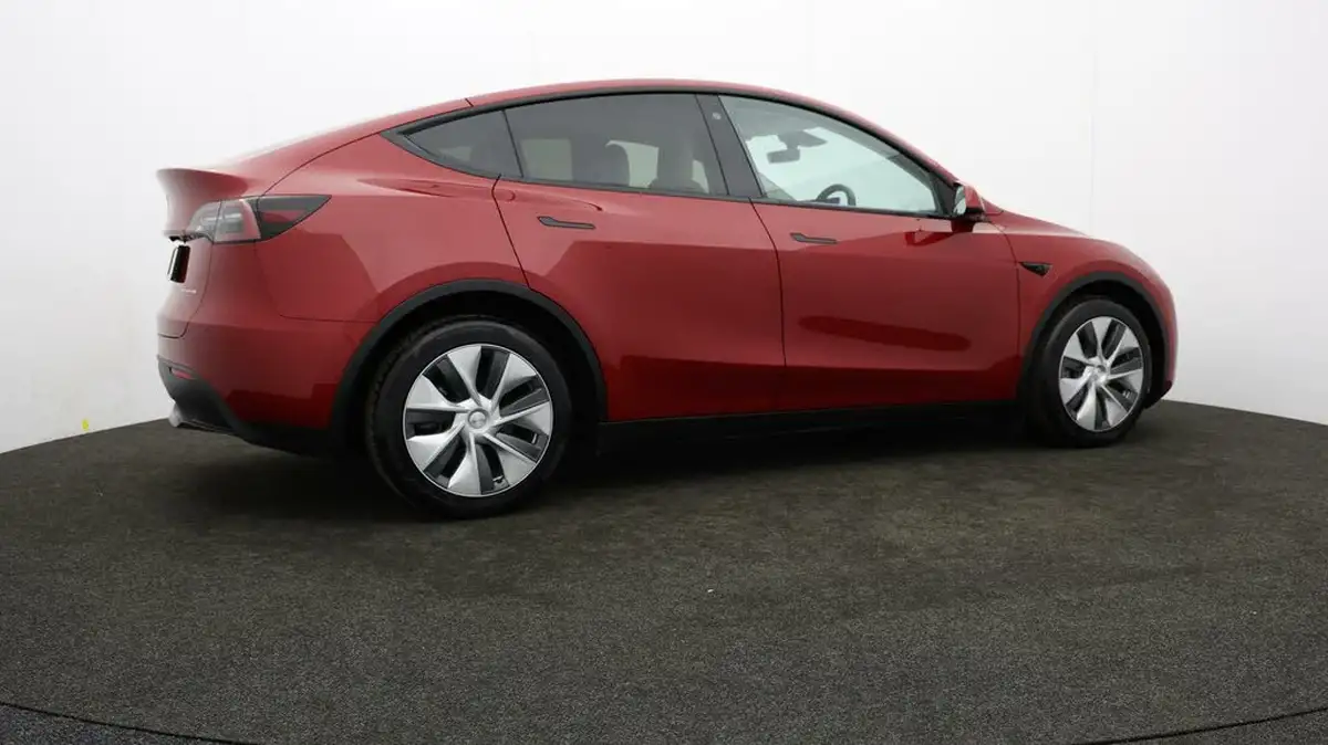 2022-tesla-model-y-e-long-range-big-30