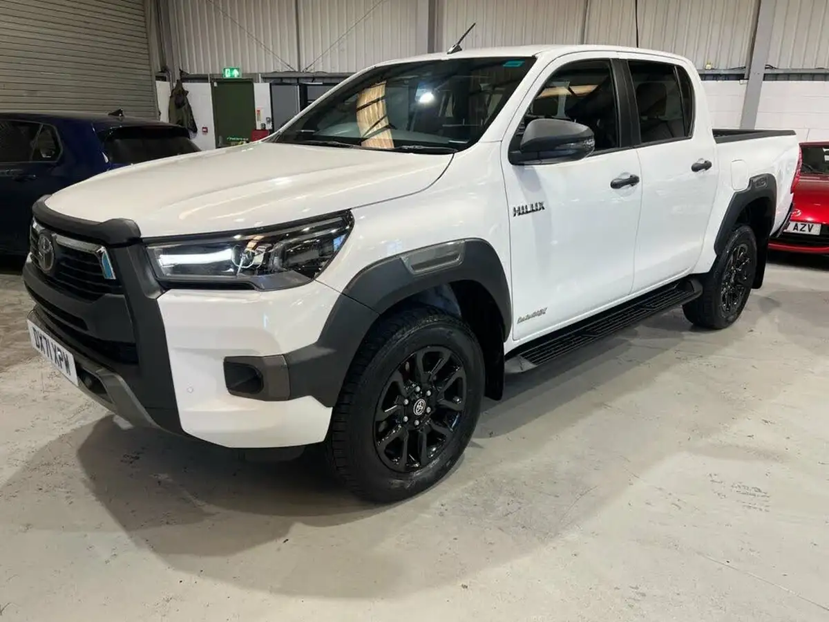 2021-toyota-hi-lux-28d-4d-invincible-x-at35-204hpeu6dt-e-big-6
