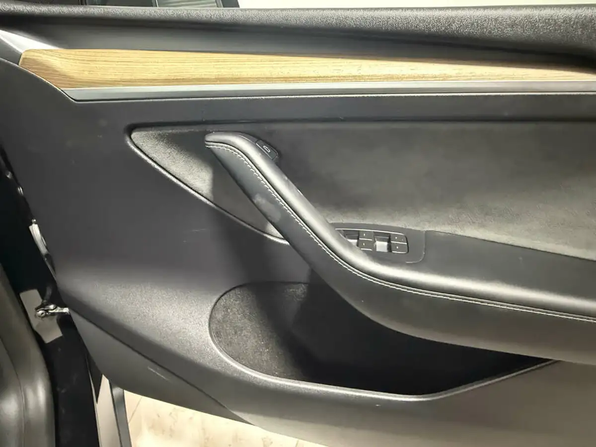 2023-tesla-model-y-e-rwd-big-13