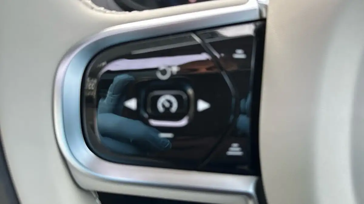 2025-volvo-v90-20-t8-ultra-big-17