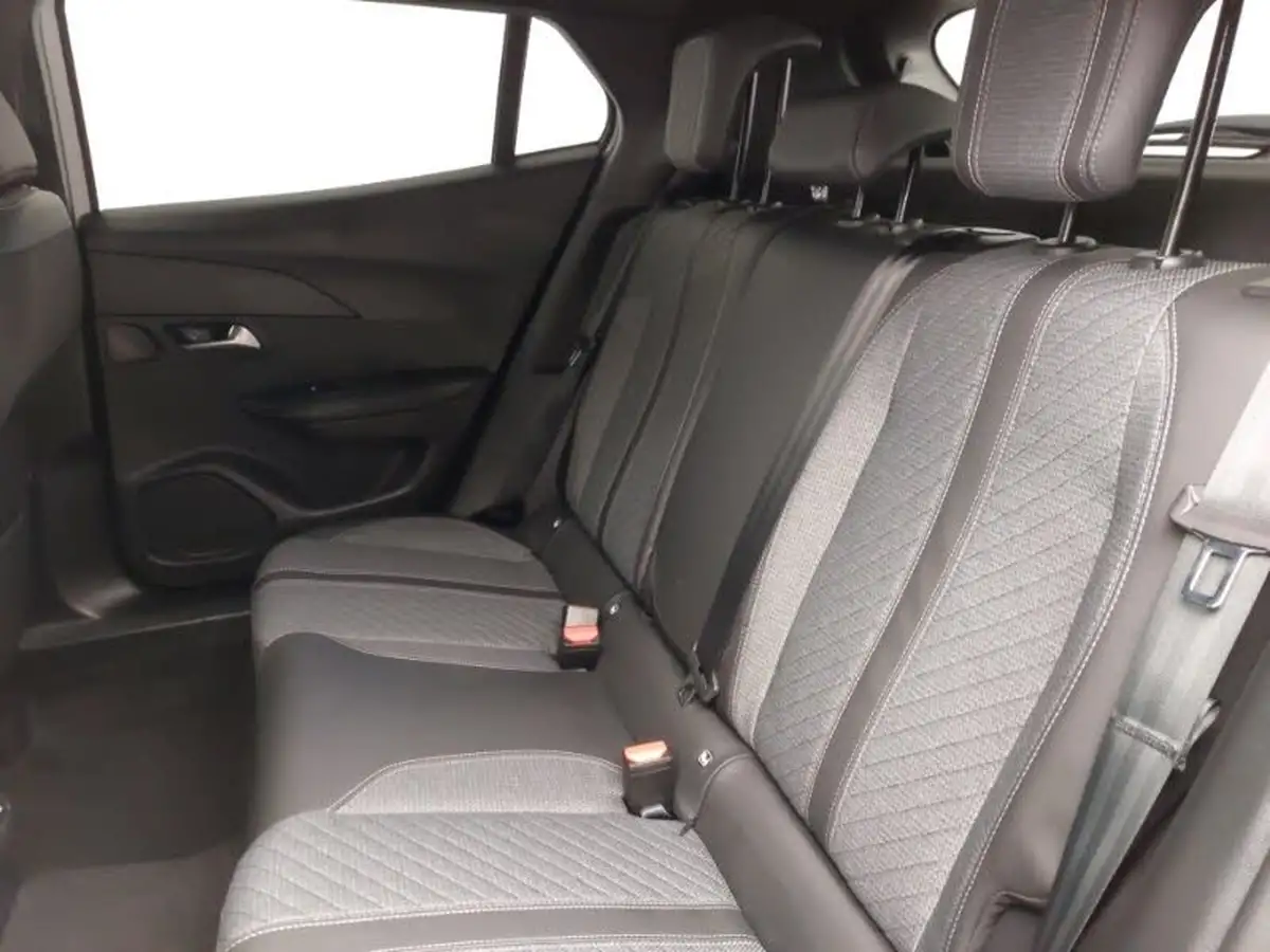 2025-peugeot-2008-suv-12-puretech-allure-130ps-eat8-big-5