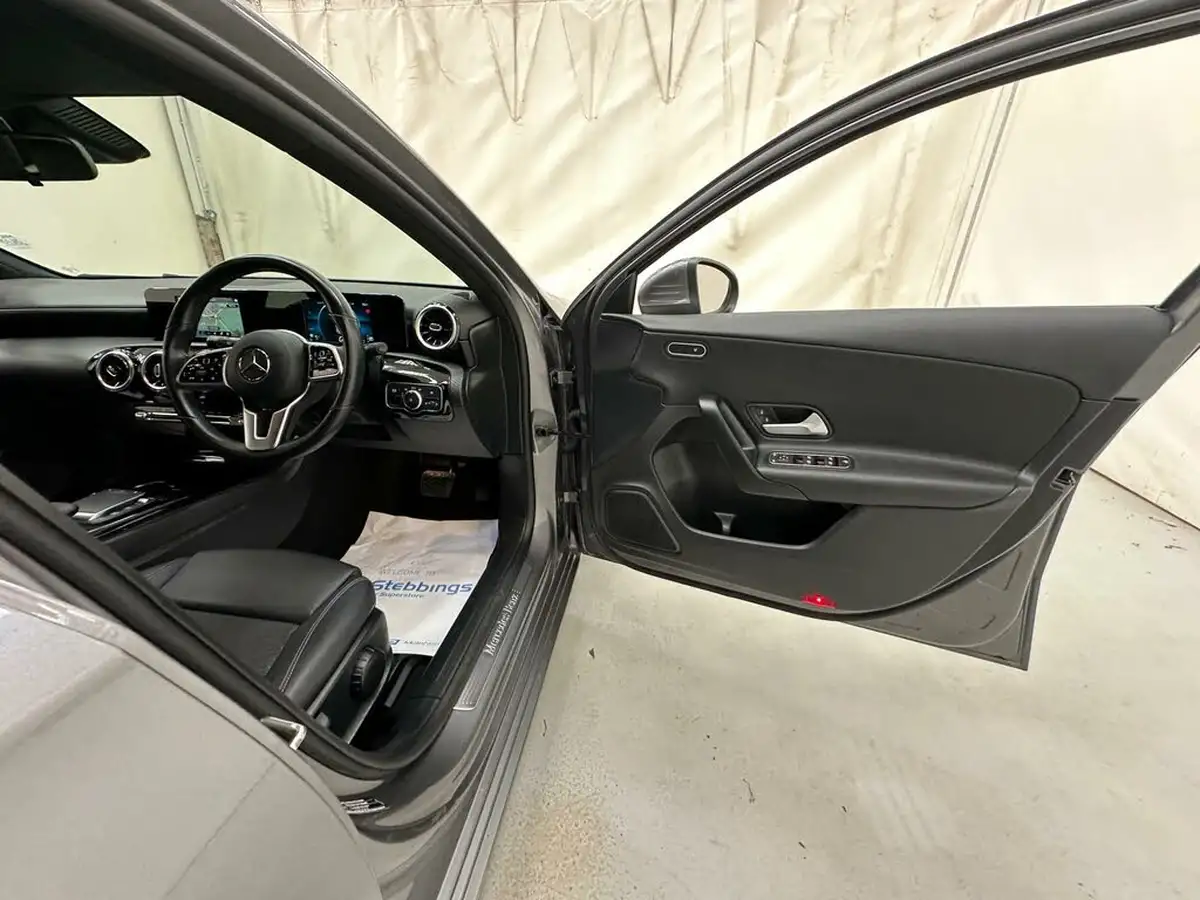 2021-mercedes-benz-a-class-13-a180-se-7g-dct-big-8