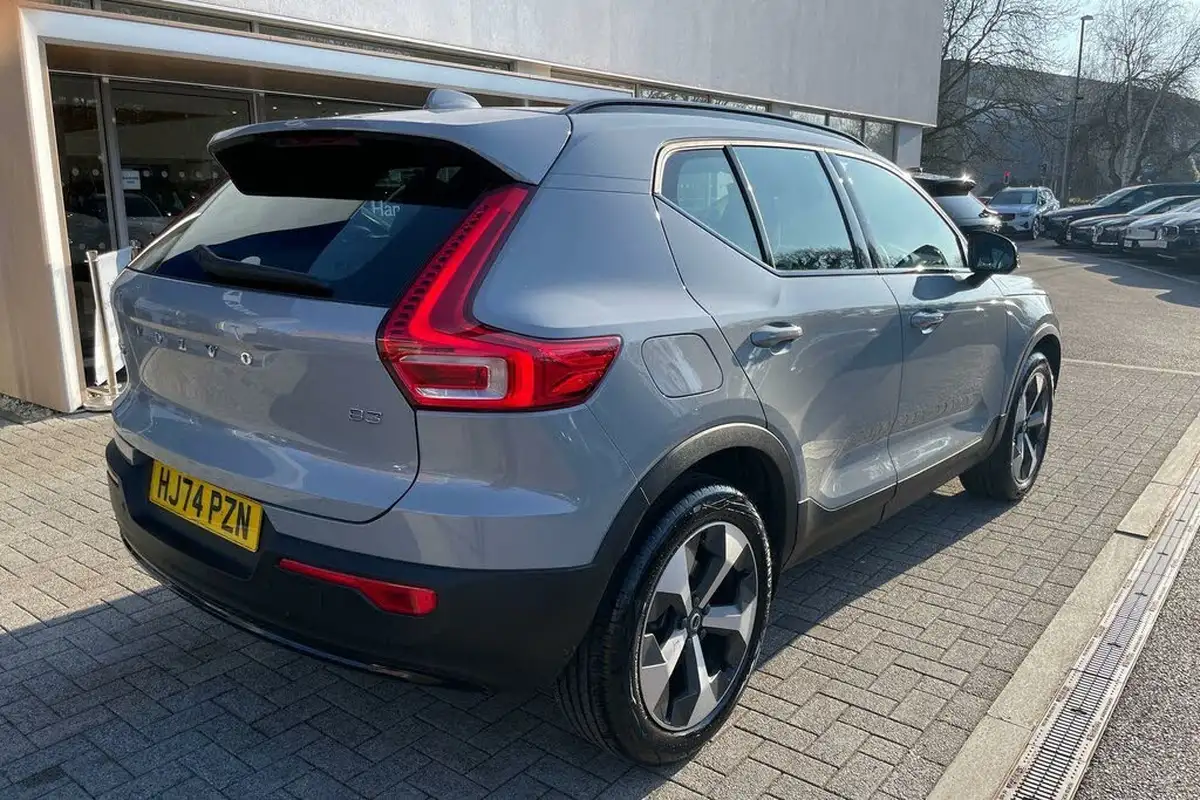 2024-volvo-xc40-20-b3-plus-big-6