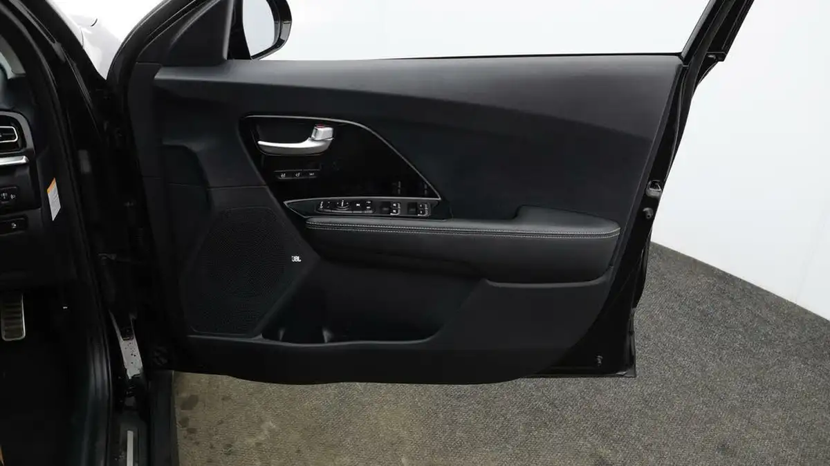 2021-kia-e-niro-ev-4-big-14