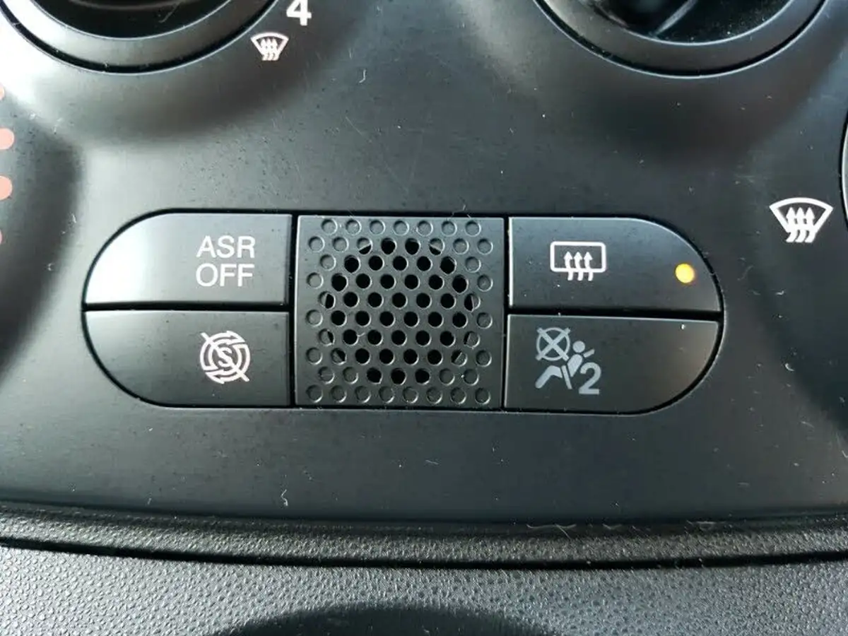 2022-fiat-500-10-dolcevita-big-18