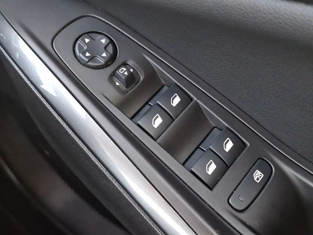 2019-vauxhall-grandland-x-15td-sport-nav-auto-big-10