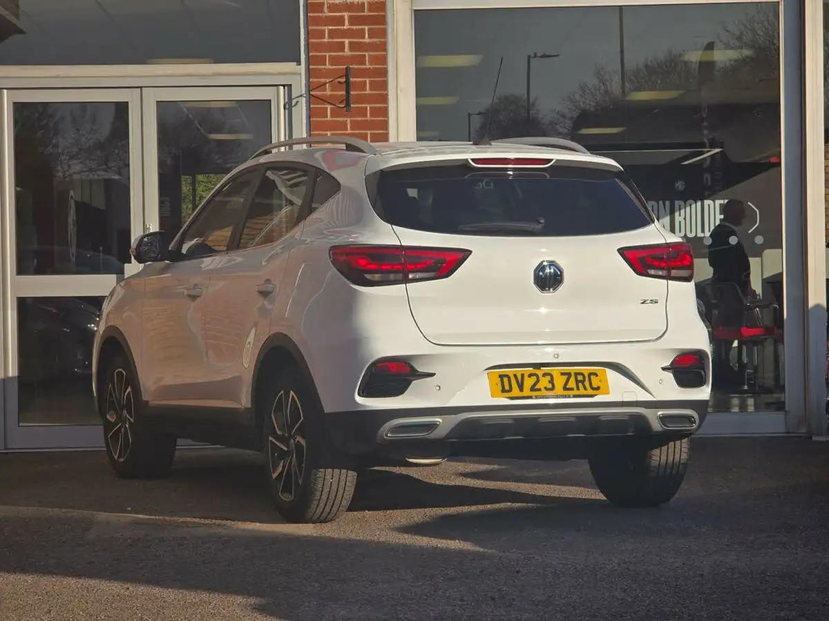 2023-mg-zs-suv-15-vti-tech-exclusive-big-3