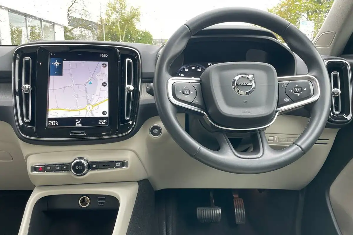 2021-volvo-xc40-15-t4-inscription-208bhp-big-32