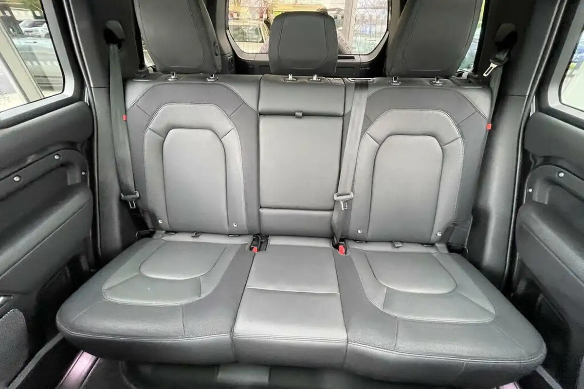 2023-land-rover-110-defender-30-d300-x-dynamic-hse-big-10