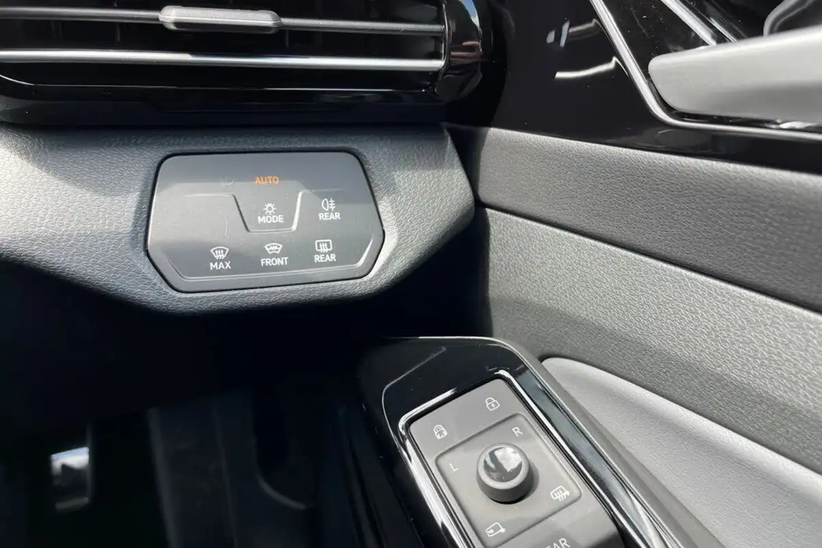 2024-volkswagen-id4-e-life-big-27