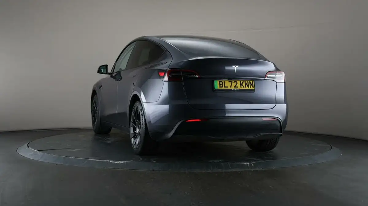 2022-tesla-model-y-e-rwd-big-48