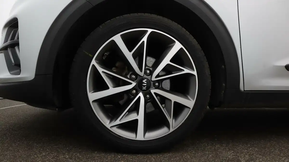 2021-kia-niro-16-gdi-4-132kwh-big-18