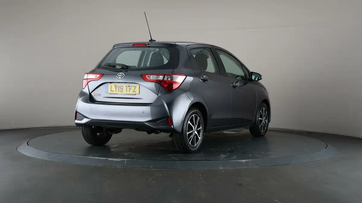 2019-toyota-yaris-15-vvt-i-icon-tech-111bhp-1496cc-big-58