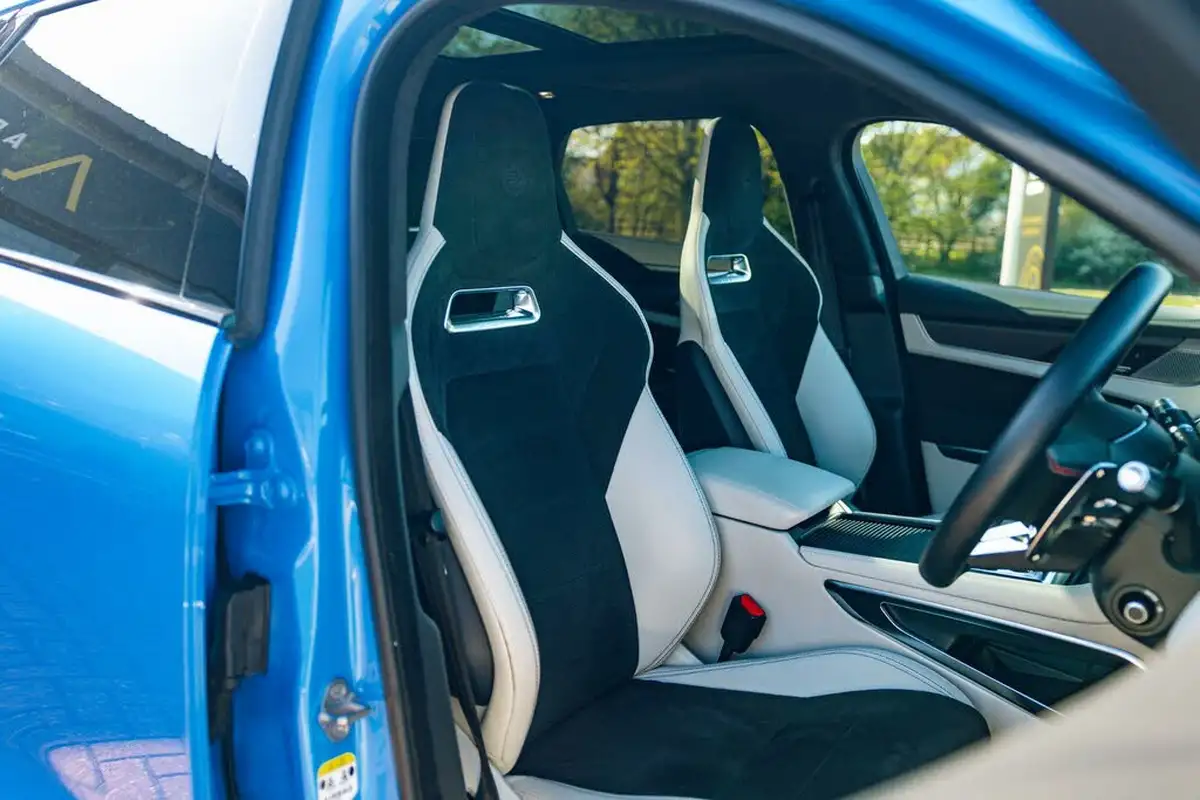 2022-jaguar-f-pace-50-v8-p550-svr-big-11