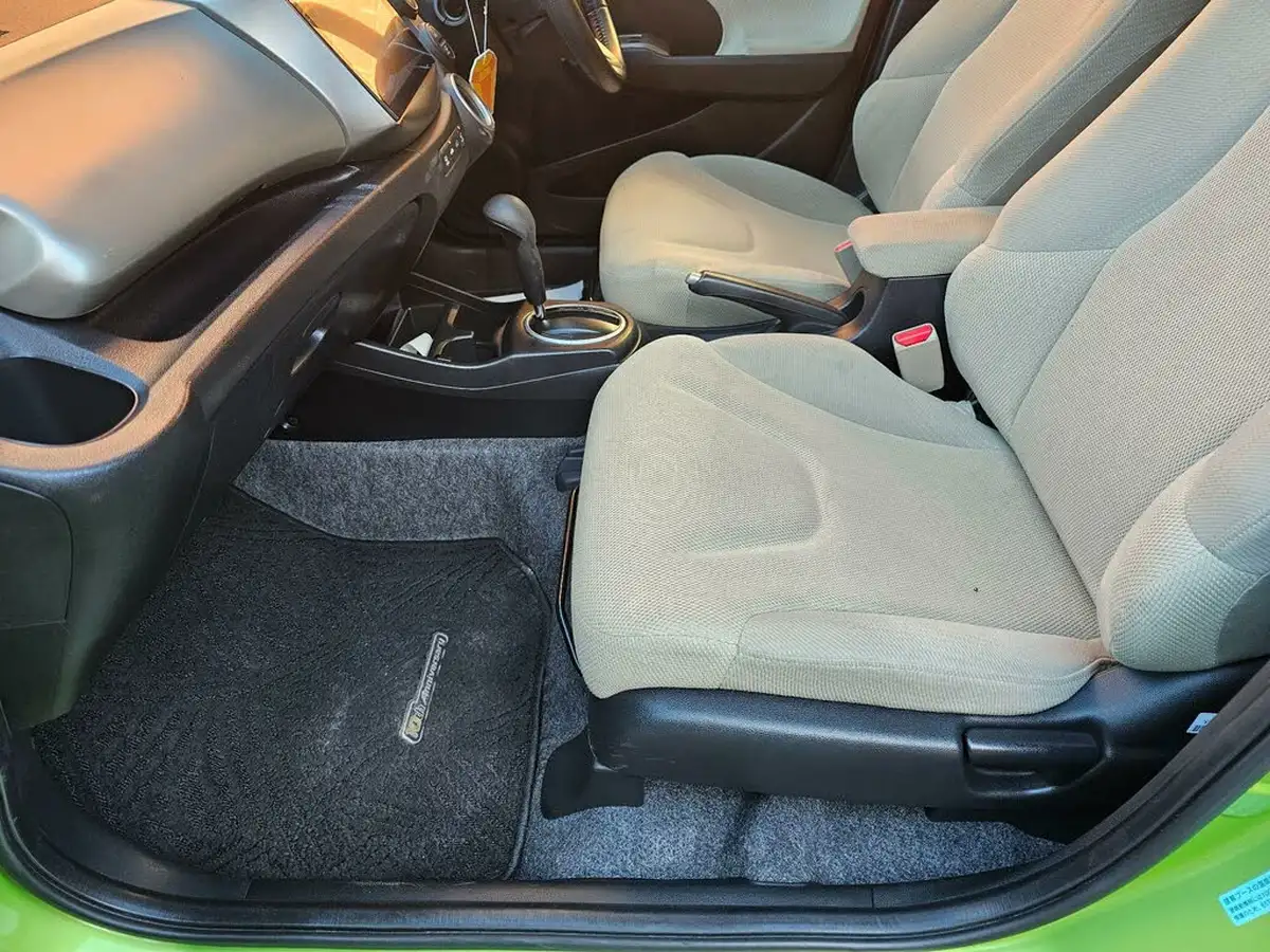 2012-honda-jazz-big-22
