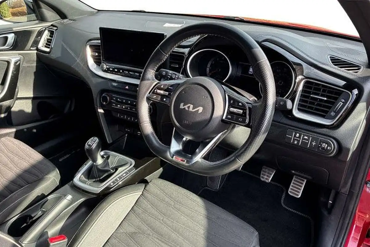 2022-kia-ceed-15-t-gdi-gt-line-big-9