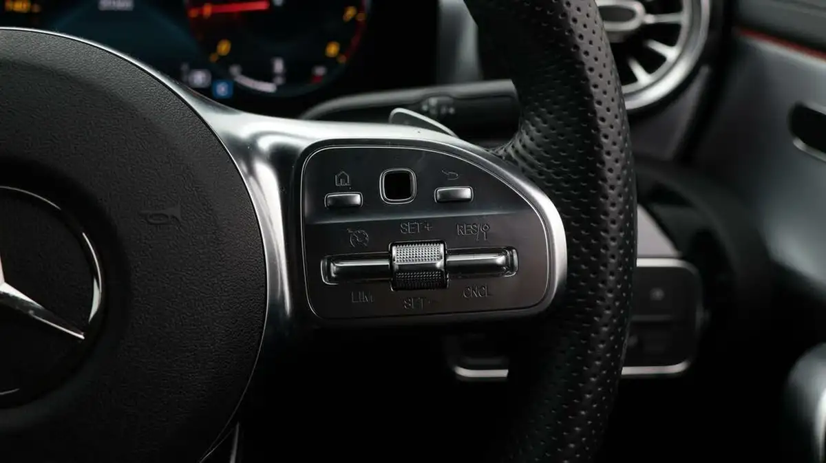 2020-mercedes-benz-cla-13-cla-180-amg-line-premium-plus-coupe-4d-big-25
